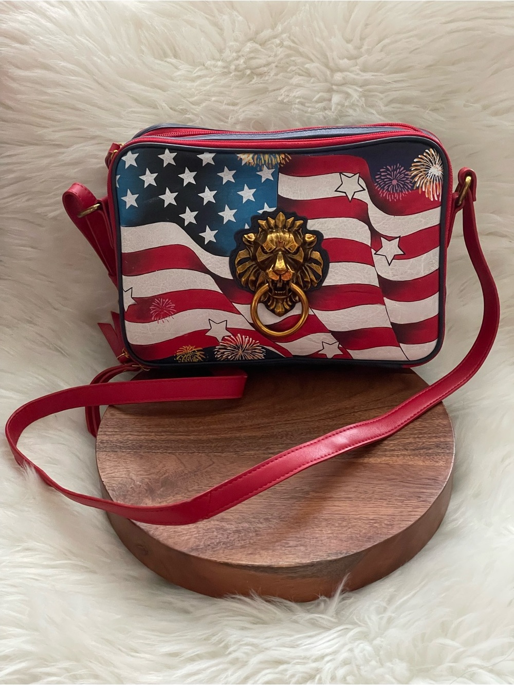 Patriotic Lion Ring Red Crossbody Bag